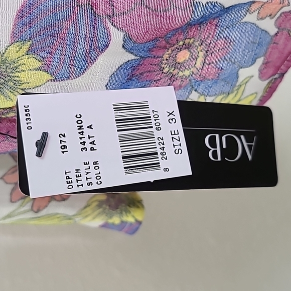 *NWT* AGB Floral Lightweight Top w/Lace Detailing, size 3X - Picture 6 of 8